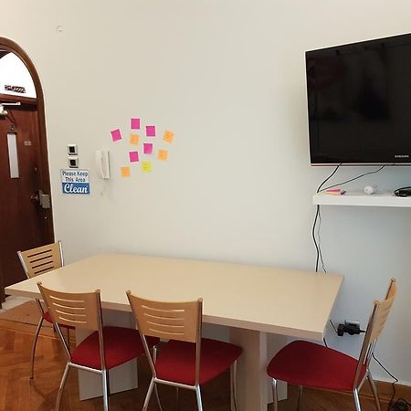 Errathens Pine Red And Taupe - Athens Center Apartment Екстериор снимка