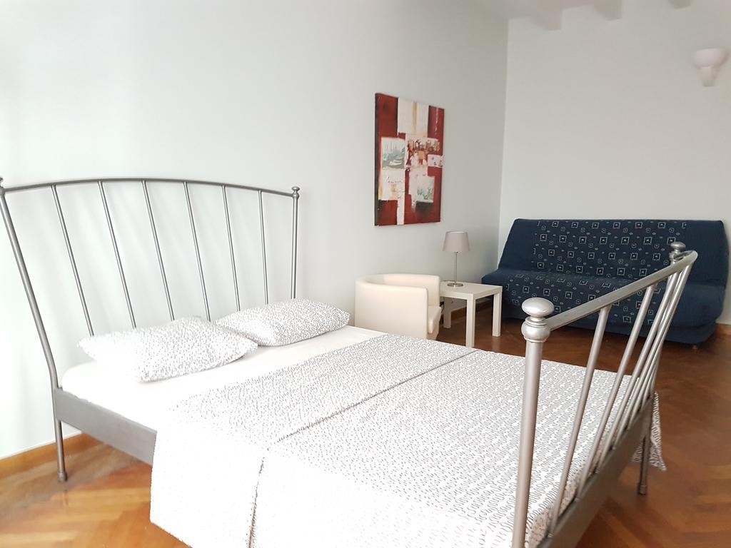 Errathens Pine Red And Taupe - Athens Center Apartment Екстериор снимка