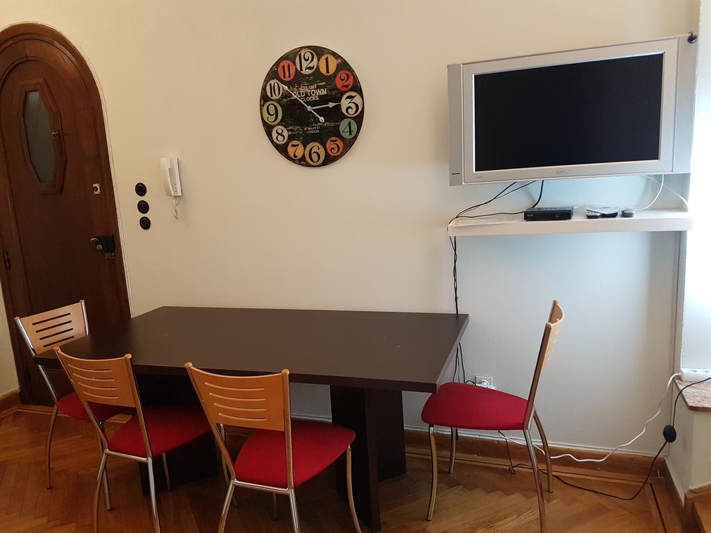 Errathens Pine Red And Taupe - Athens Center Apartment Екстериор снимка