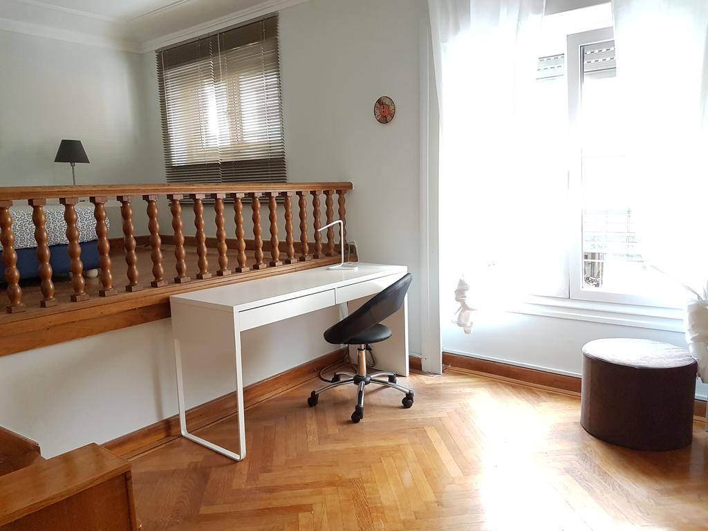 Errathens Pine Red And Taupe - Athens Center Apartment Екстериор снимка