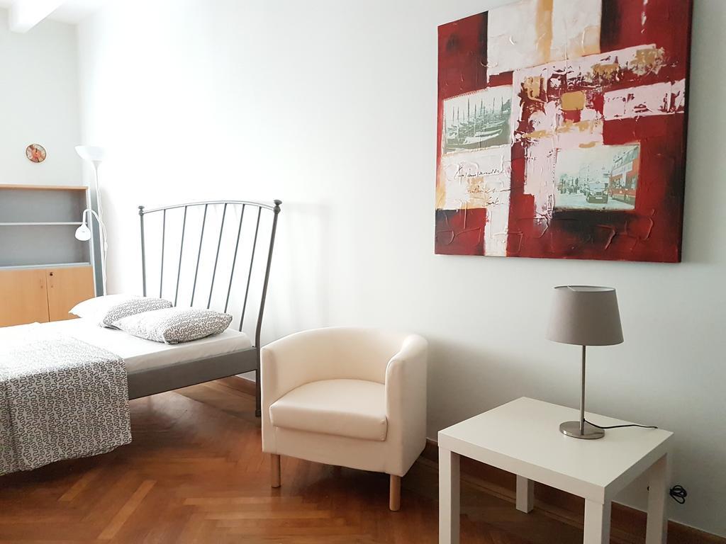 Errathens Pine Red And Taupe - Athens Center Apartment Екстериор снимка