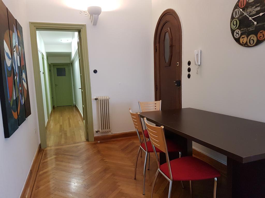 Errathens Pine Red And Taupe - Athens Center Apartment Екстериор снимка