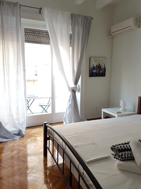 Errathens Pine Red And Taupe - Athens Center Apartment Екстериор снимка