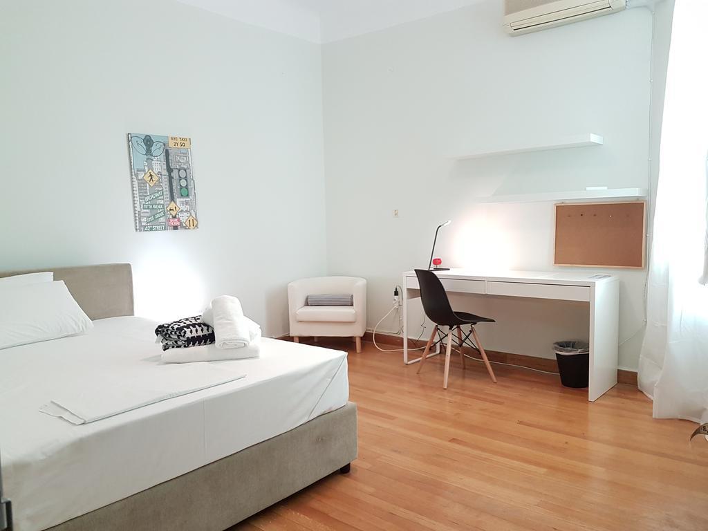 Errathens Pine Red And Taupe - Athens Center Apartment Екстериор снимка