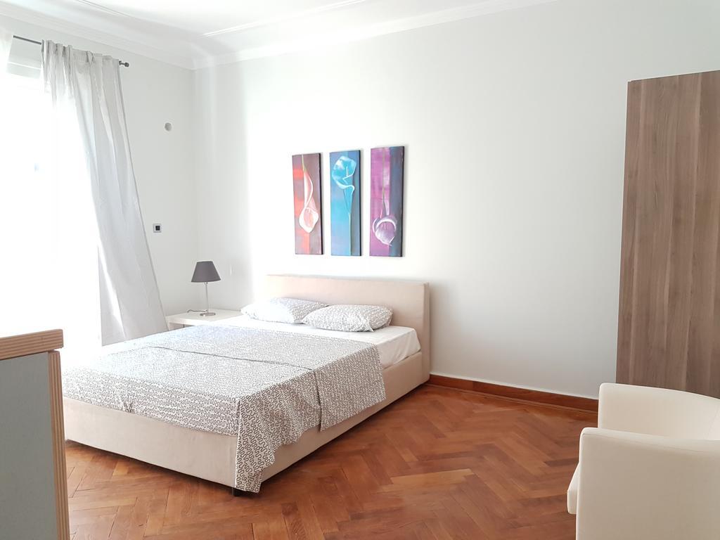 Errathens Pine Red And Taupe - Athens Center Apartment Екстериор снимка