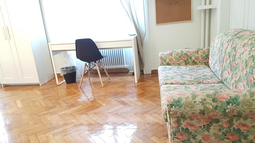 Errathens Pine Red And Taupe - Athens Center Apartment Екстериор снимка