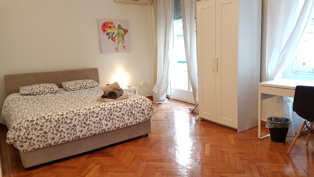 Errathens Pine Red And Taupe - Athens Center Apartment Екстериор снимка