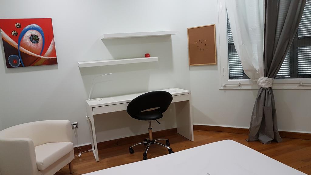 Errathens Pine Red And Taupe - Athens Center Apartment Екстериор снимка