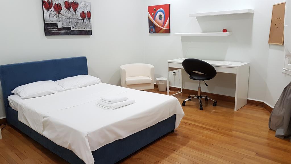 Errathens Pine Red And Taupe - Athens Center Apartment Екстериор снимка